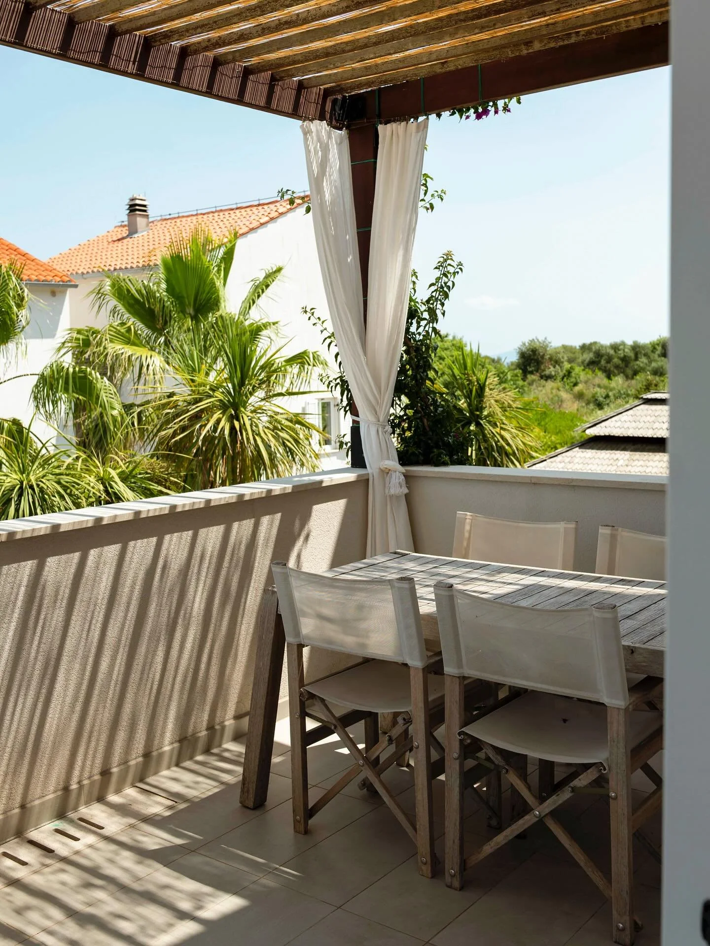 Space to share, a view to treasure ✨
This two-bedroom duplex combines coastal comfort with sweeping sea views, perfect for families or friends who want both privacy and togetherness 🌊🌿

#galbokaresidence #seasideescape #seaview #boutiquestay #famil