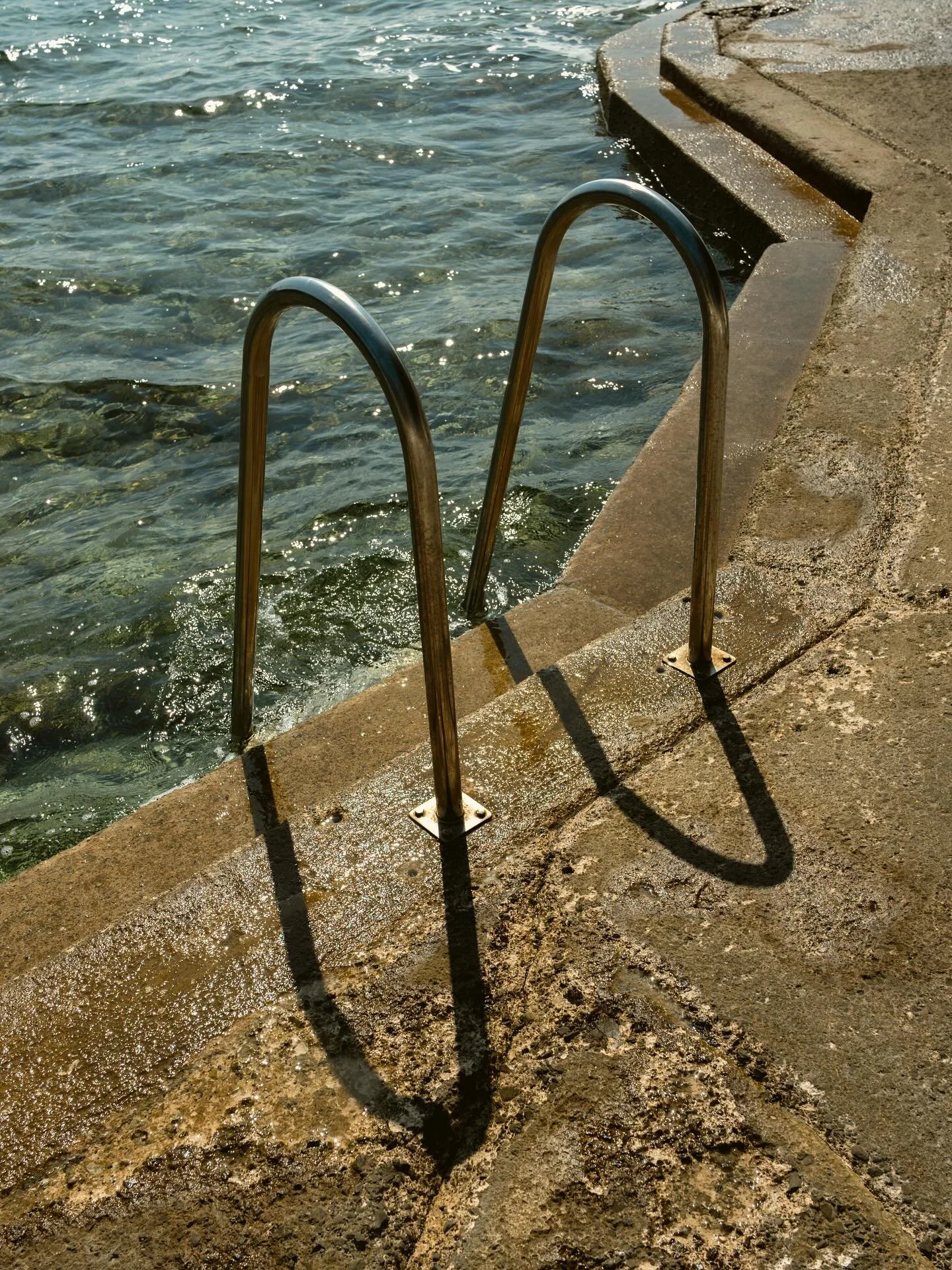 The sea still feels like summer 🌞🌊
Calm, clear, and endlessly inviting, just steps from Galboka Residence. 🌿

#galbokaresidence #galbokabeach #seasideescape #hiddenparadise #fallbreak #islandlife #yogaretreatcroatia #croatia #malilosinj #nerezine