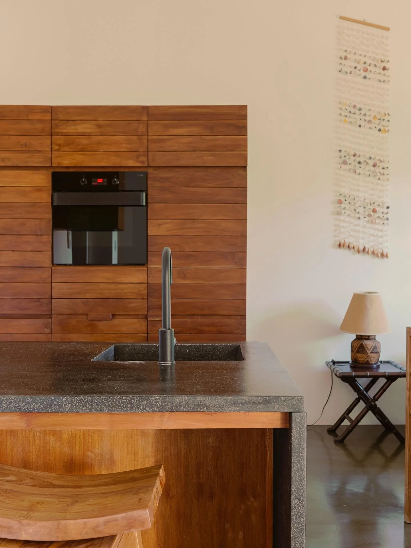 Space to relax, a terrace to enjoy. ✨
Our one-bedroom apartment on the first floor blends natural materials with cozy style, perfect for couples or small families seeking comfort and calm. 🌿☀️

Step outside and breathe in the fresh air from your pri