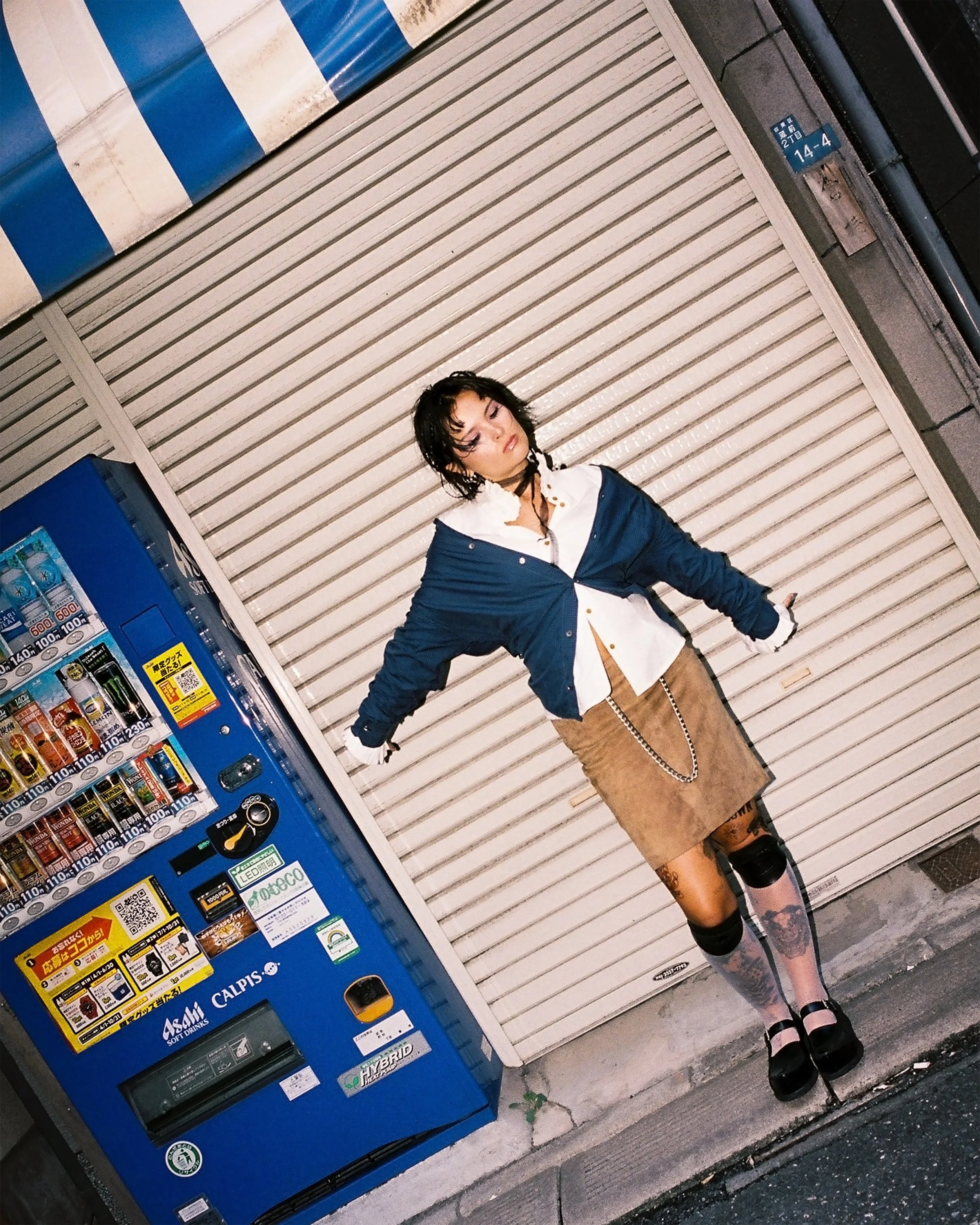 saya gray_tokyo_50.jpg