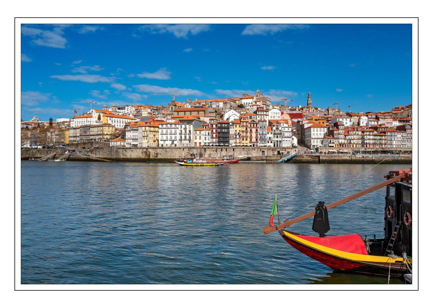 Oude centrum Porto, Portugal.
.
.
.
.
.
.
#porto #portugal #portugal🇵🇹 #leicaq #panorama #photostitch #leicaqtyp116 #oldporto #picfee #sandeman #boot #portocentrum #portoportugal #sandemanporto