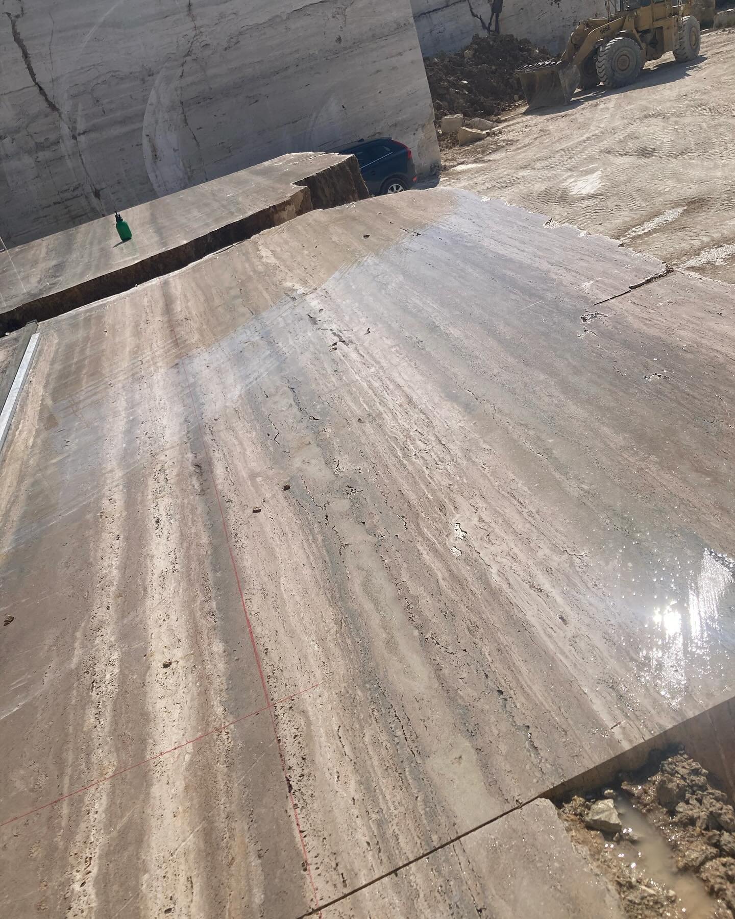 Travertino Toscano is colour, identity; elegant and sought after in the hands of those who know how to enhance it;  WE ARE WAITING FOR YOU 😉  Travertino Toscano &egrave; colore, identit&agrave;; elegante e ricercato nelle mani di chi sa come valoriz