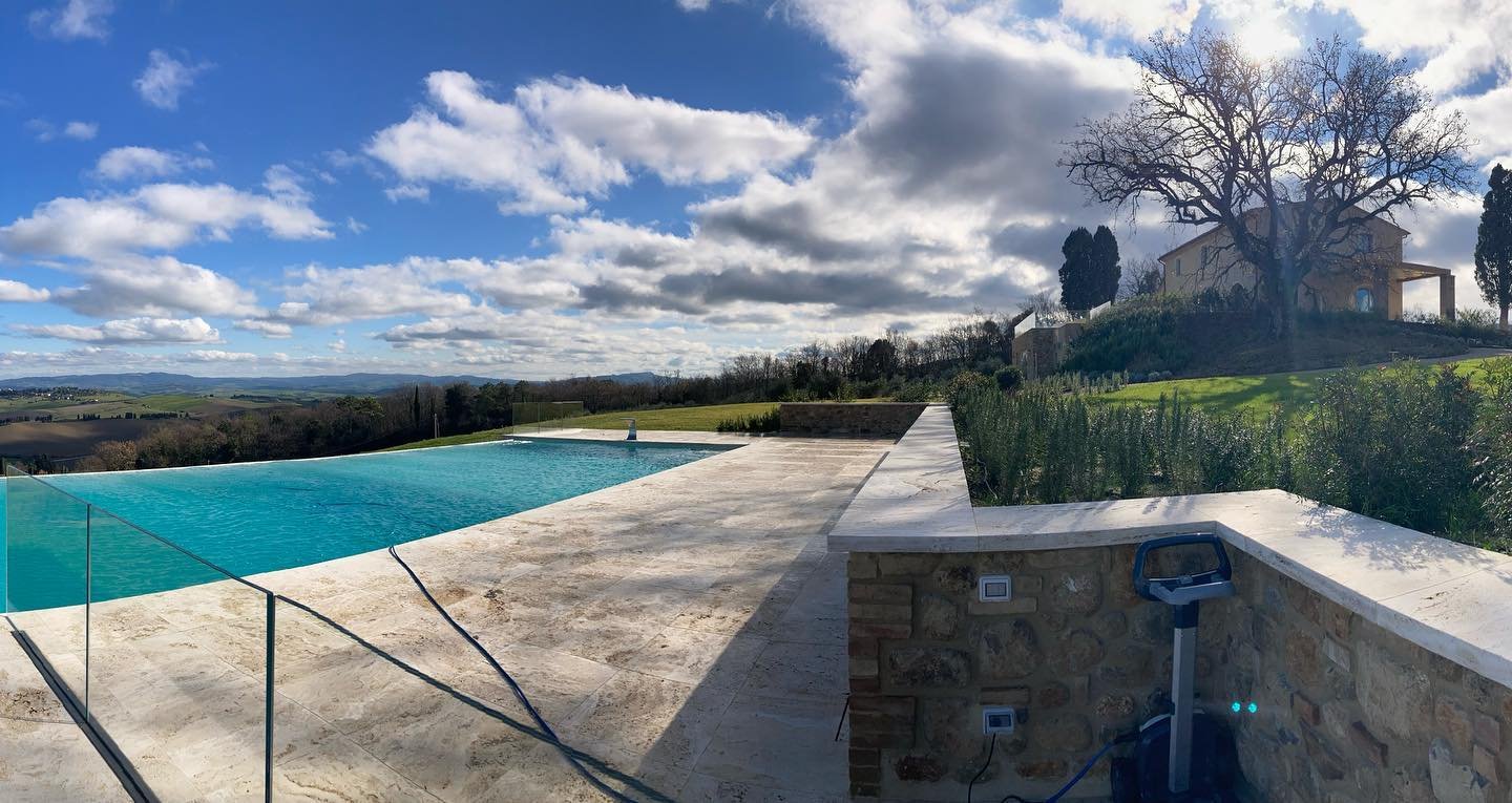 too cold to swim in the pool 🥶 #lapis_vitae_srl#travertinotoscano #naturalstone #naturalstones #travertinodirapolano #pietrautentica #pietranaturale #architettura #architect #architecturestudent #architectureanddesign #travertinostyle #luxuriousston