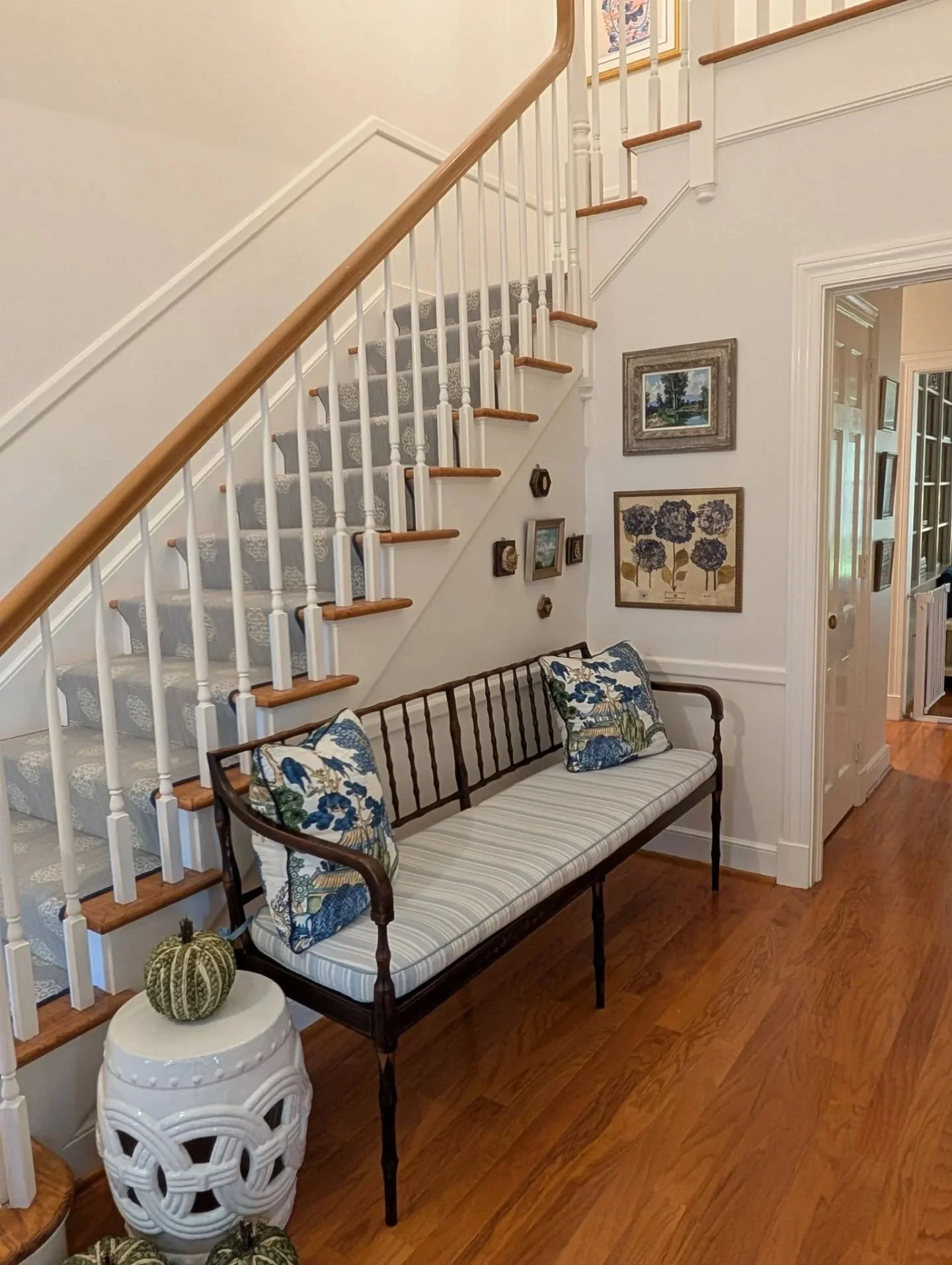 Obsessed with this pretty blue &amp; green entryway from every angle ✨
.
.
.
#winstonsaleminteriordesign #lovewhereyoulive #makeanentrance #letsdecorate #englishvillagelane #antiquebench #blueinteriors #entrywayinspo