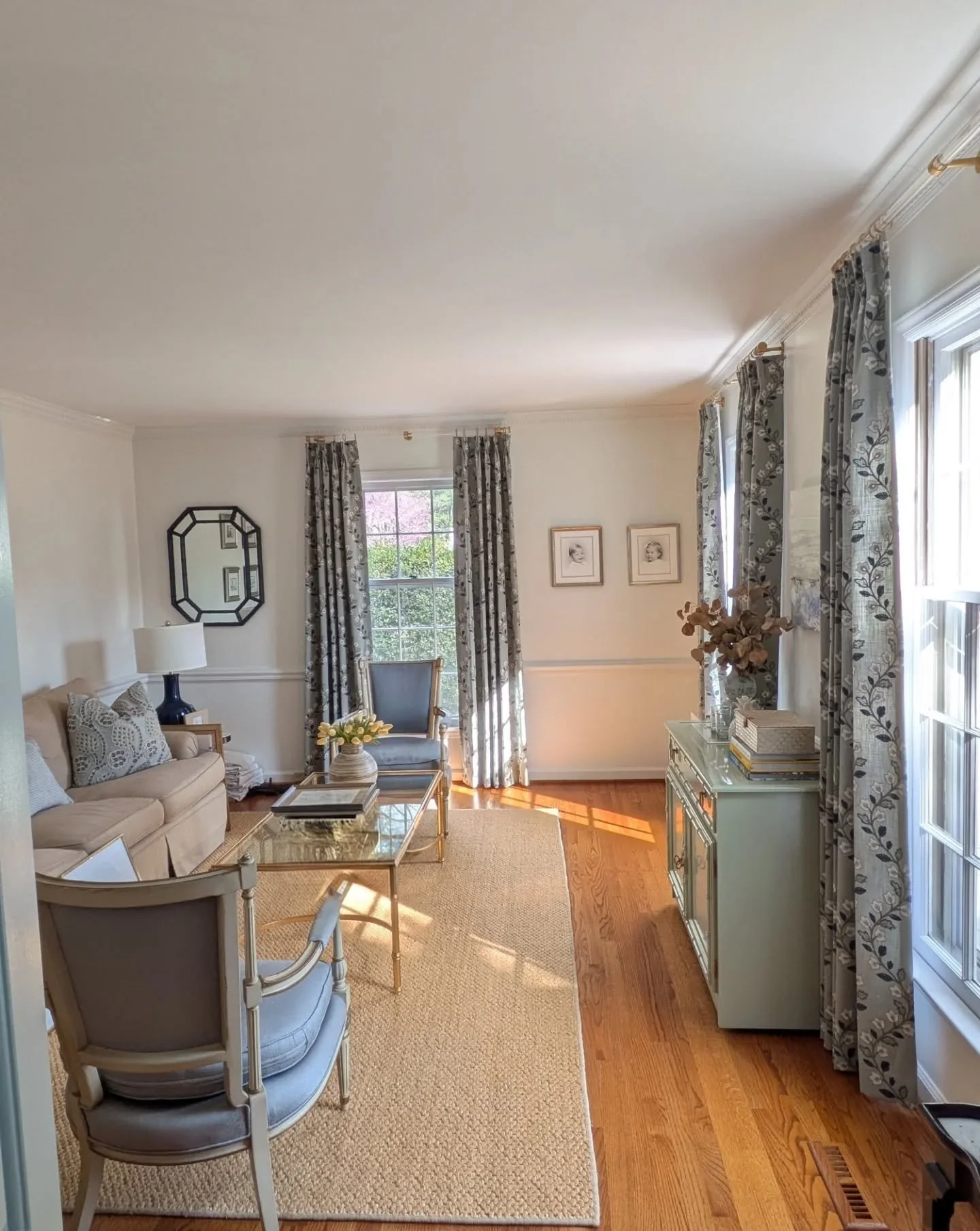 Just a few of our fun updates for this client! 
.
Tone on tone paint in the entry, pretty curtains, bold wallpaper and new tile 💙
.
.
.
#lovewhereyoulive #winstonsaleminteriordesign #letsdecorate #blueandgreeninteriors #makeanentrance