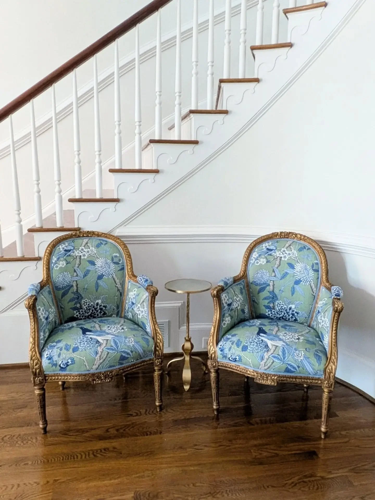 Getting chairs back from the upholsterer is always fun, and these pretty gilded antiques were the perfect market find 🩵 
.
.
.
#antiquechairs #hpmarketfinds #foyercorners #winstonsaleminteriordesign #lovewhereyoulive