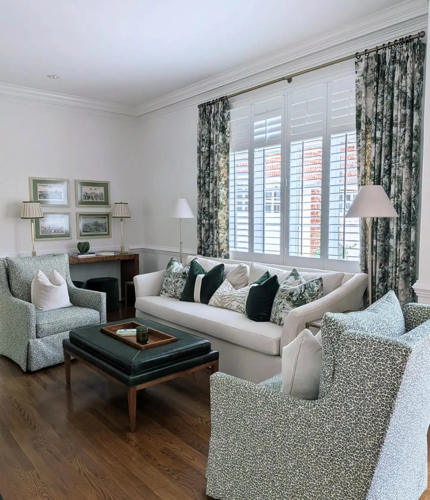 All the pretty green details in this family room. 💚
.
.
.
#makeitcustom #winstonsaleminteriordesign #lovewhereyoulive #greeninteriors #letsdecorate