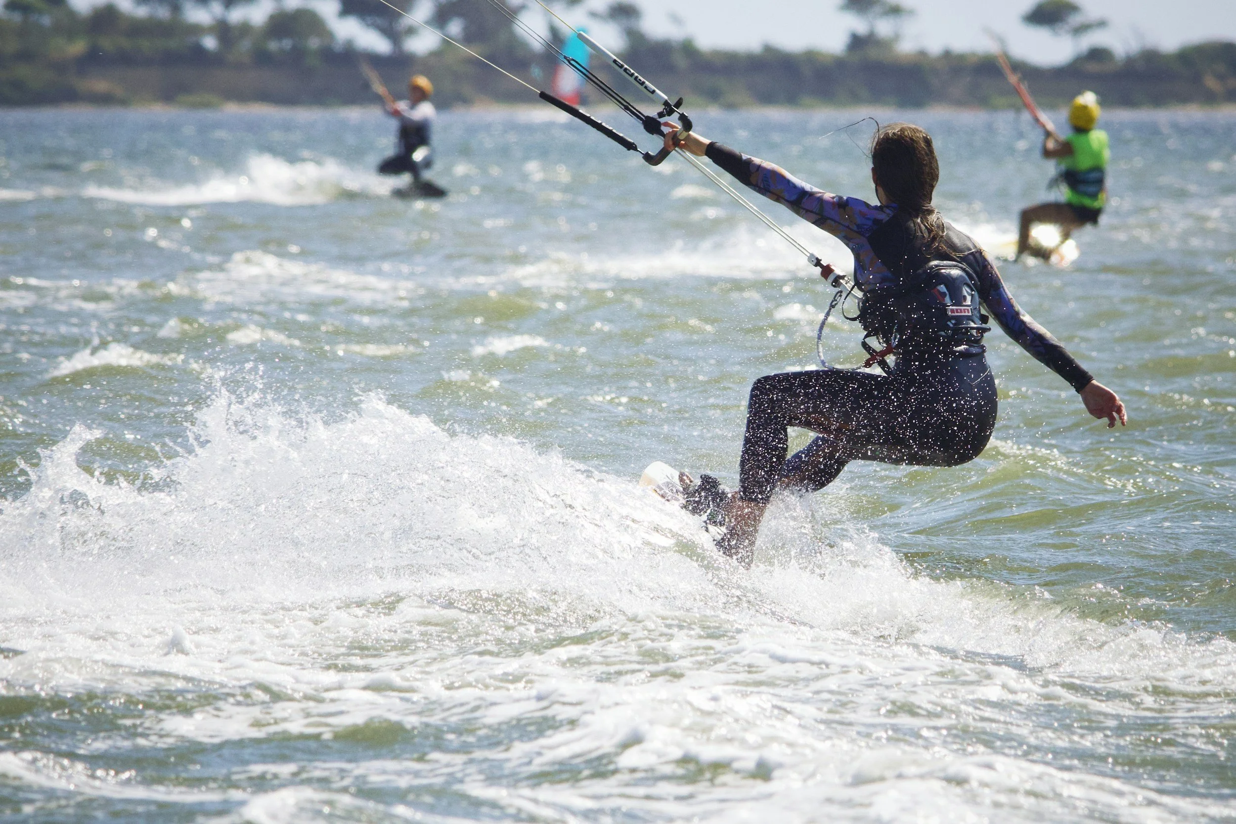 Kitesurfen im Oktober: Top-Spots mit warmem Wasser &amp; Windgarantie