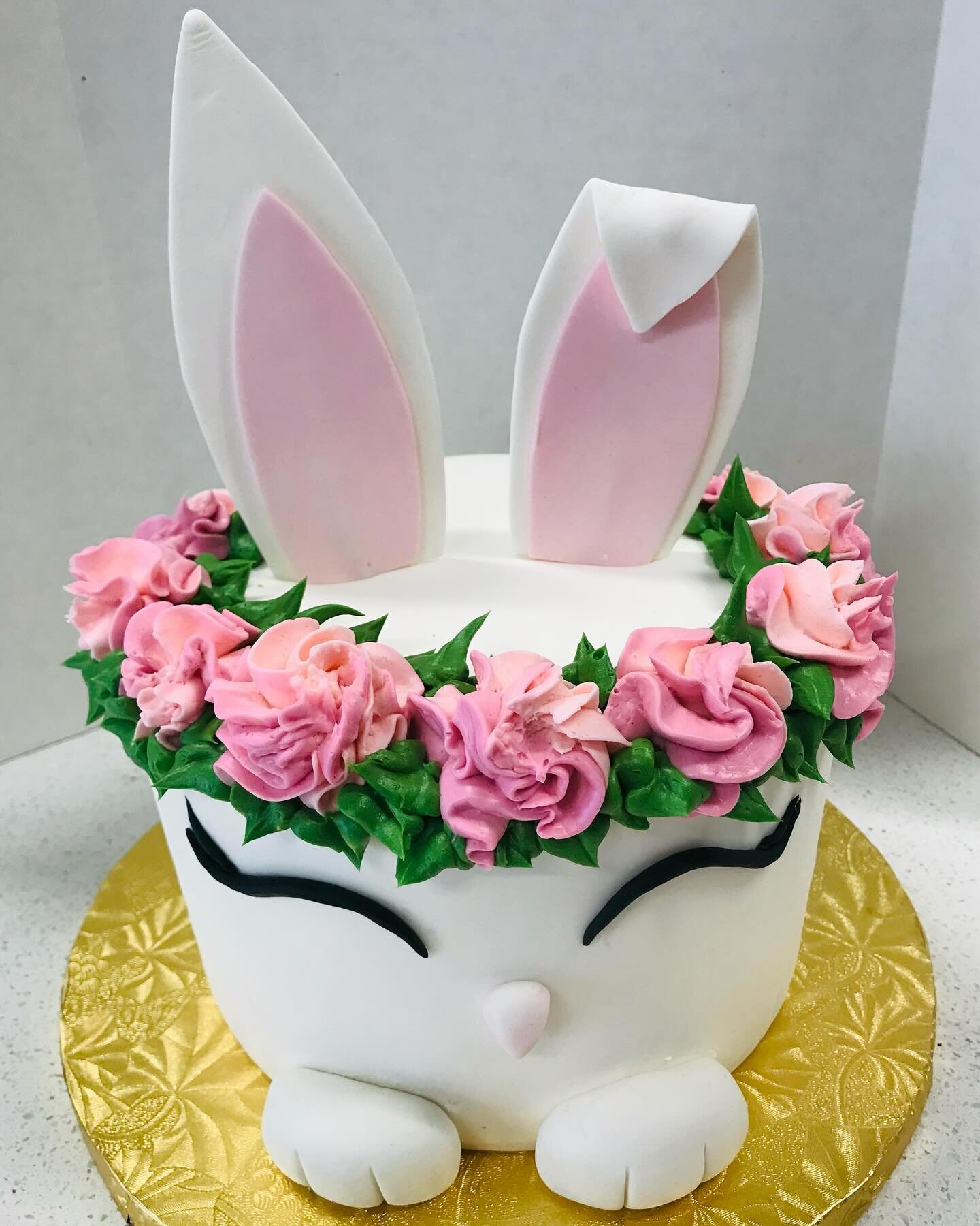 Happy March! Our Easter menu will be hopping onto our website next week &hellip; keep your eyes peeled!  #5280eats  #303eats  #boulderco  #boulderfoodie #eatlocal  #shamanesbakery #supportlocal #eastercake