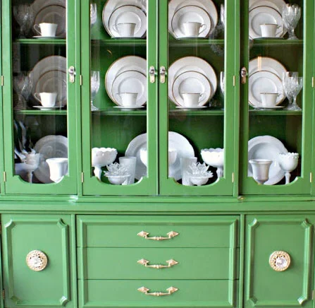 How to paint old furniture!