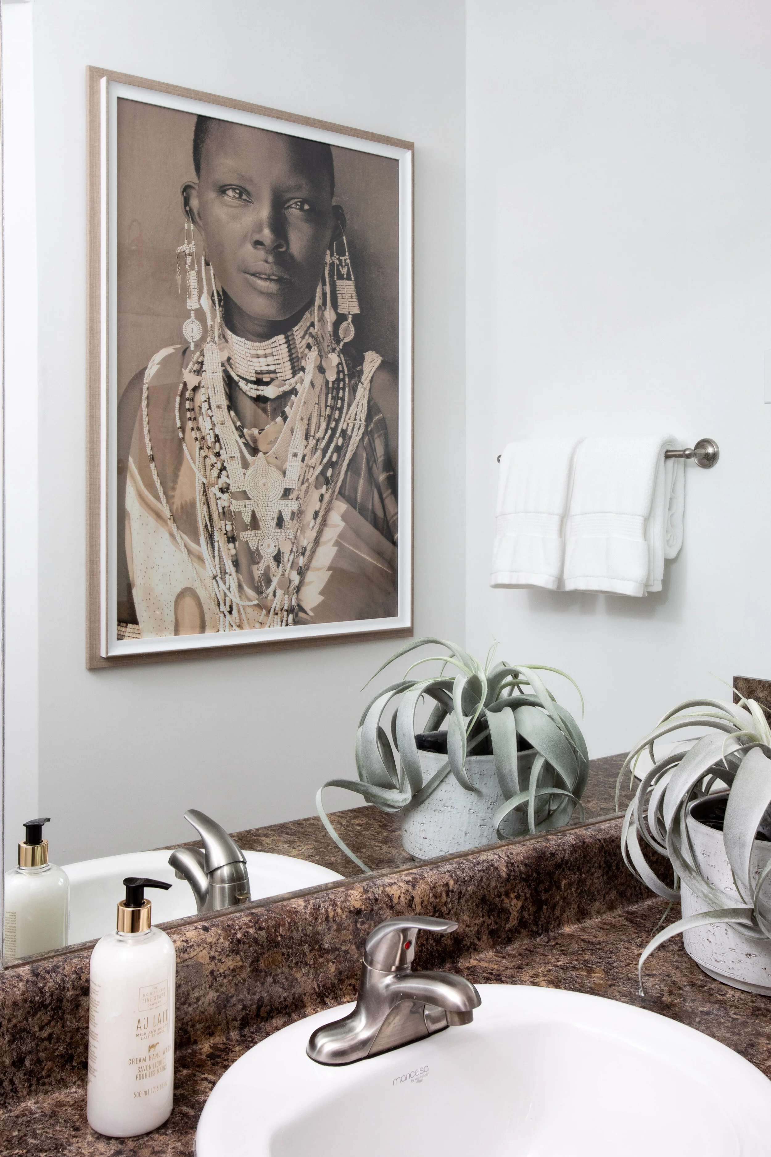 Avana Lenox Bath Detail