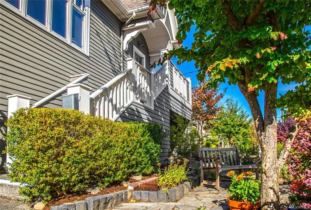 5221 38th Ave NE | $1,427,000