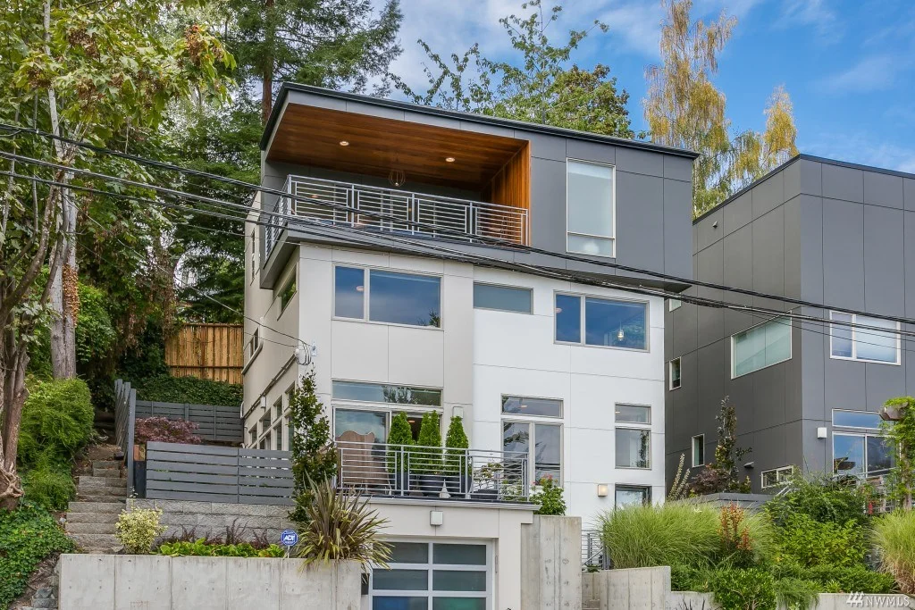 751 26th Ave E | $1,070,000