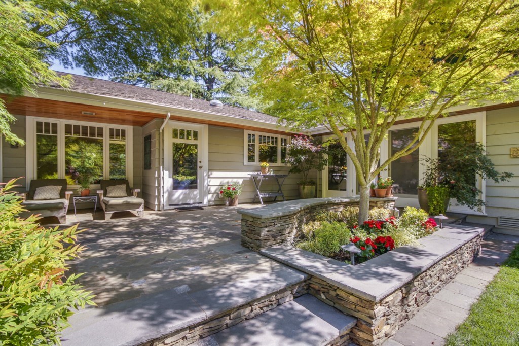 6187 92nd Ave SE | $1,025,000