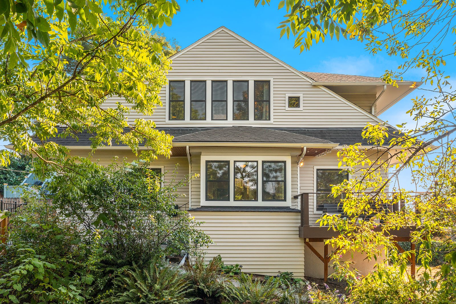 3105 E Spring St | $1,100,000