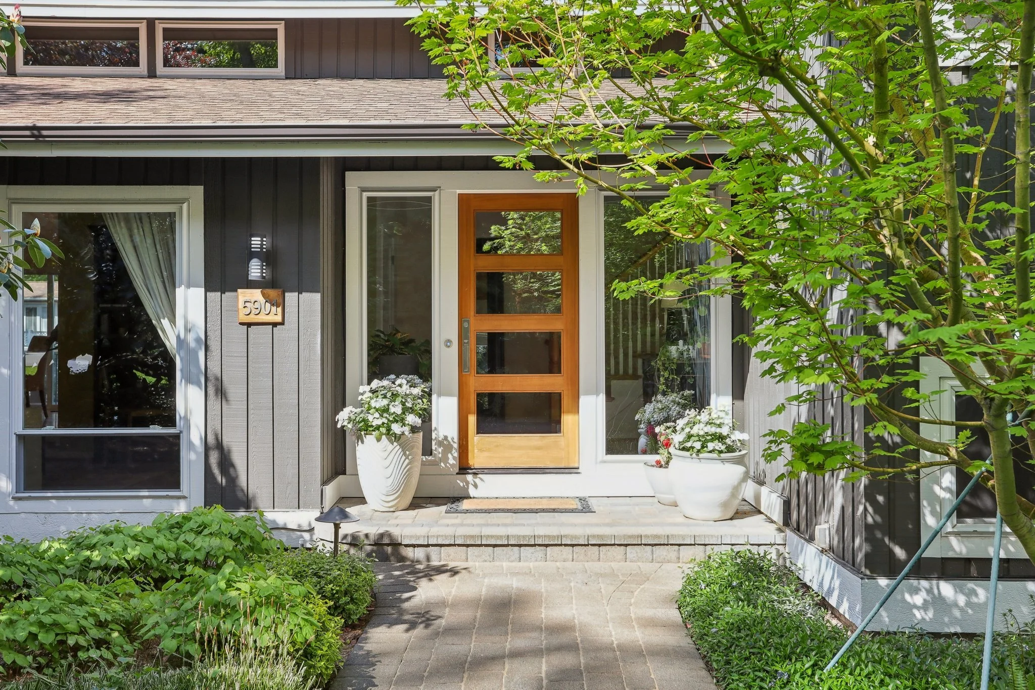 4-web-or-mls-84th Ave-2604-004.jpg