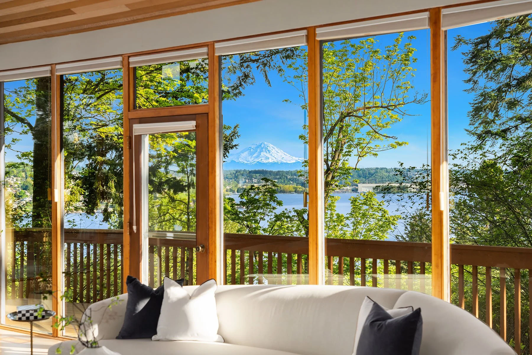 mercer-island-homes-best-seattle-real-estate043026_007_web.jpg