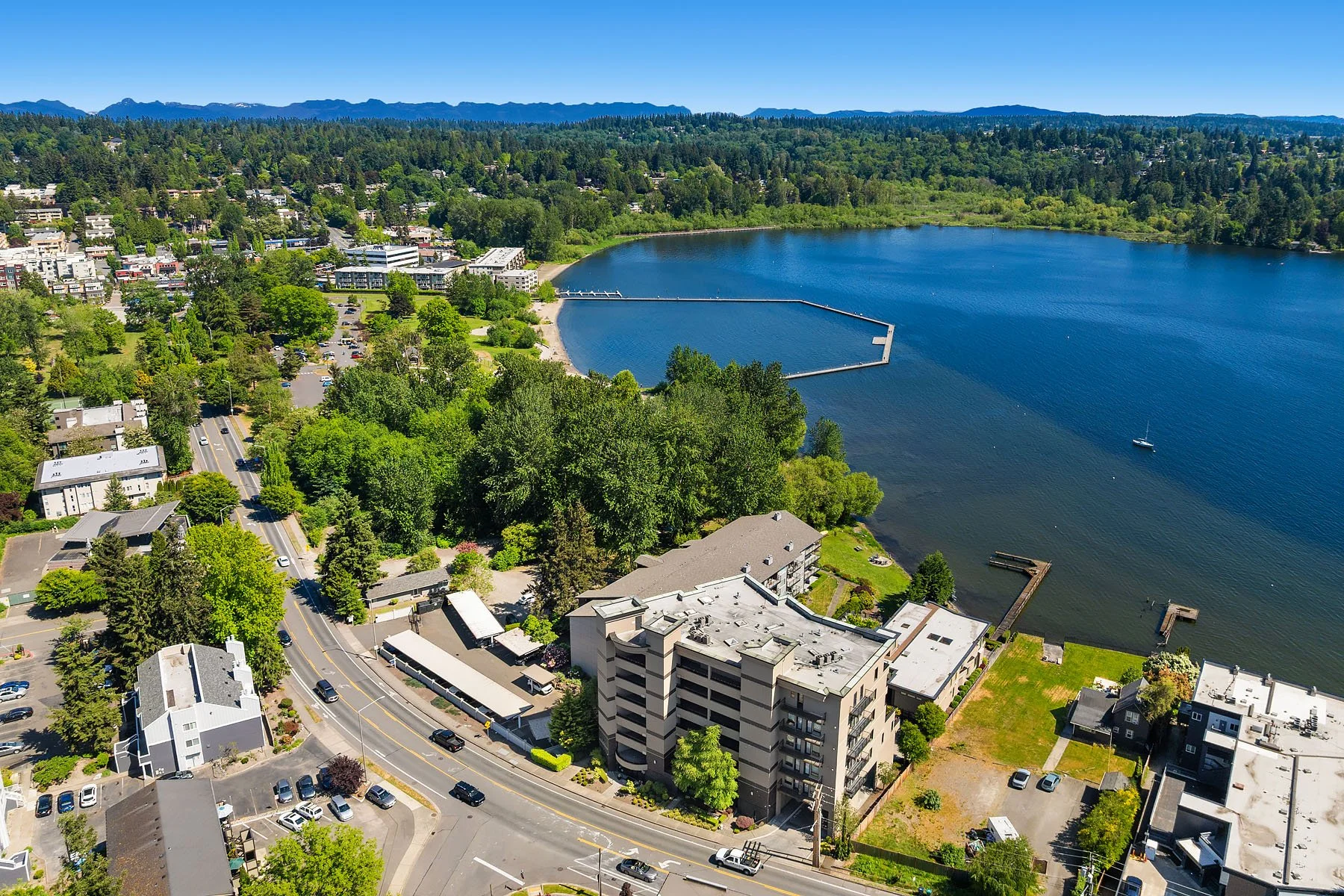 Expansive-deck-with-lake-views-Kirkland-waterfront condo052126_33_web.jpg