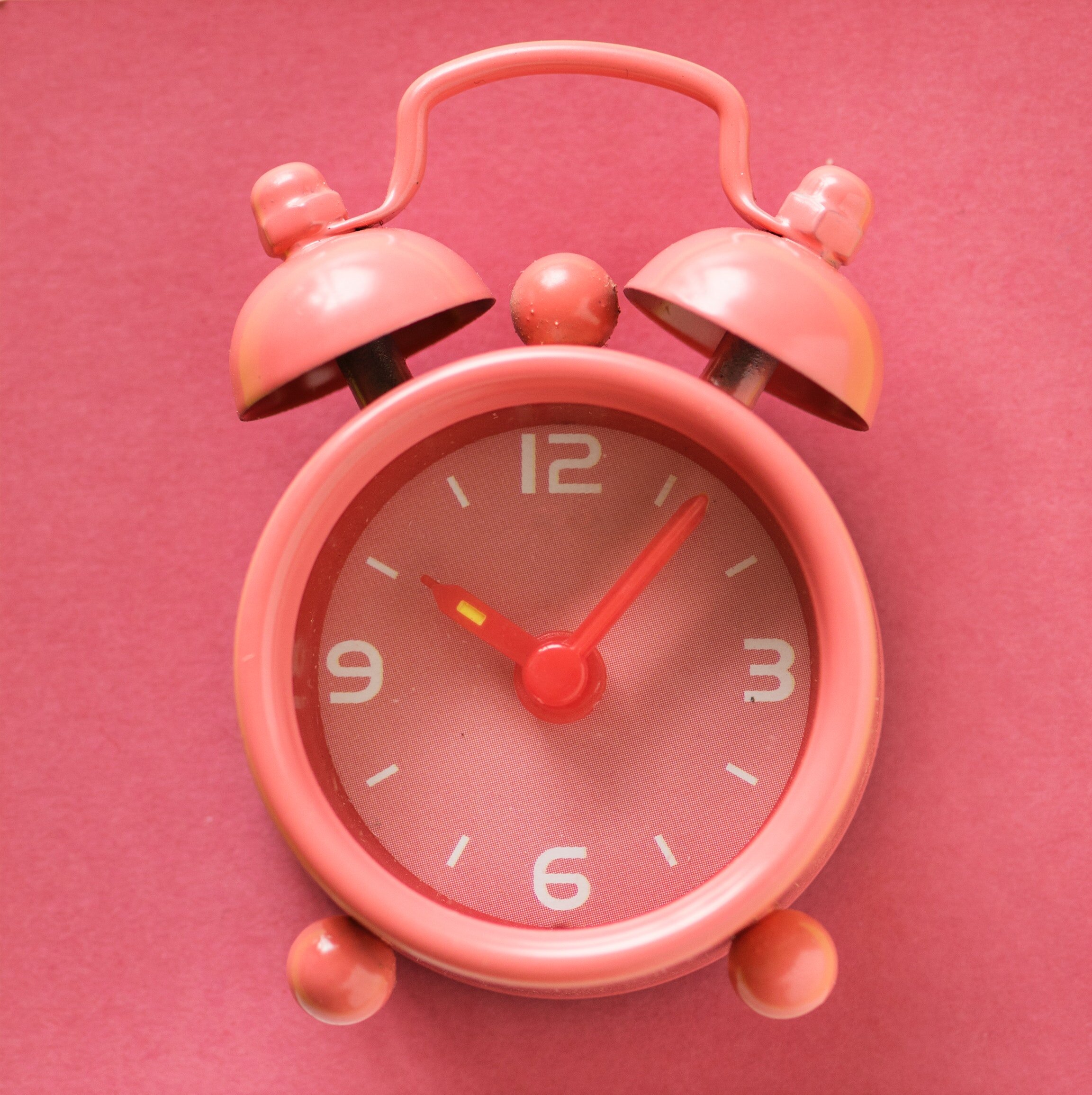 alarm-clock-analog-analogue-1065712.jpg