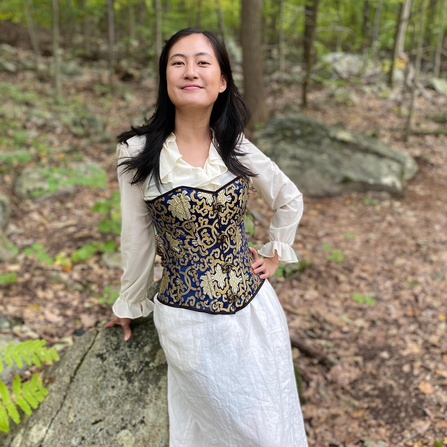 Cast me in your period films, I&rsquo;m ready. Turns out I look amazing in a crown, and am meh at archery.
#notrobinhood #kevinwas #corsetshurt #renfaire