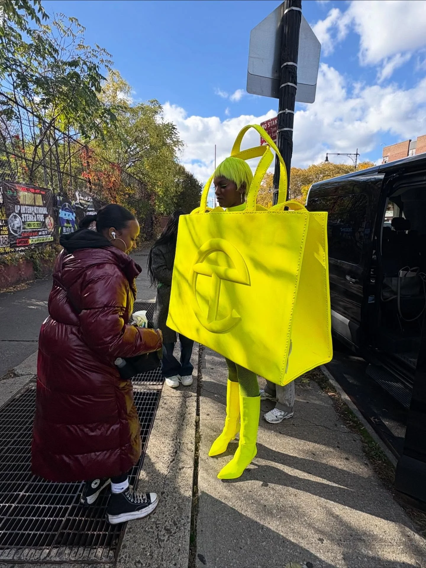 IS IT SCHMEDIUM OR SMEDIUM??

The bag vs the mic set up 🎤 @staticsiftingfilms sound mixing with the always wonderful @telfarglobal team all over NYC (including the Baddies event💅🏽) with the new HIGHLIGHTER YELLOW bag in the small/medim size 🤩
Sec