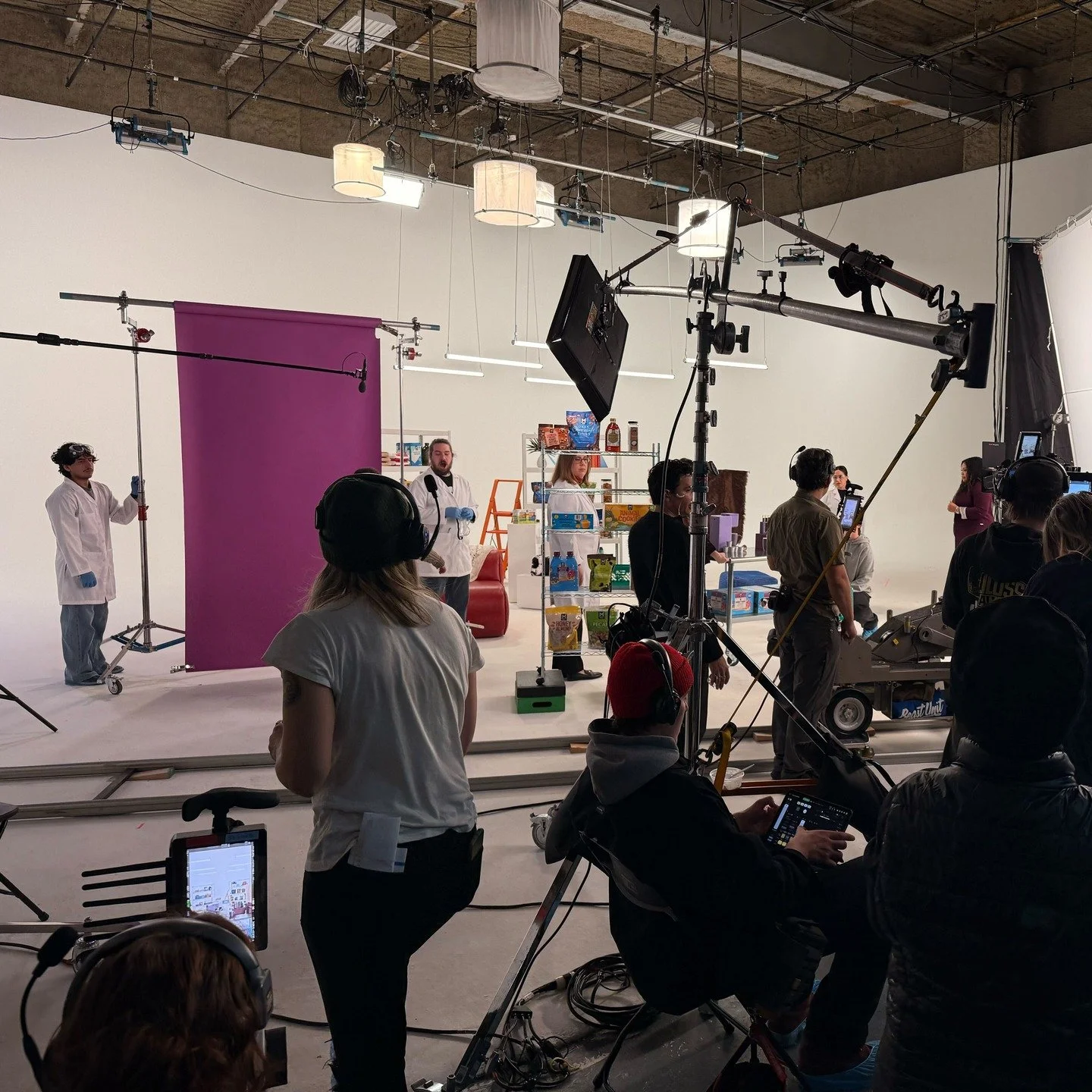 Microphones in Spaces. Been on a studio grind. We love a controlled environment!
.
.
.
.
.
.
.
#sound #rollsound #boomoperator #lifeonset #onset #fieldrecordings #soundrecording #locationsound #productionsound #productionsoundmixer #soundmixer #films