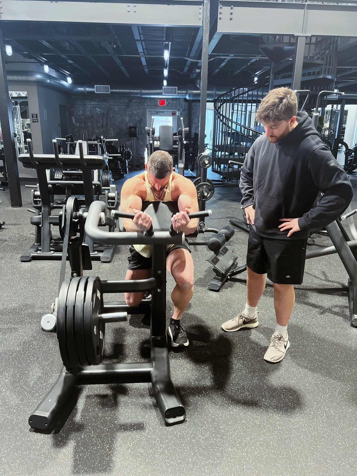 The daily debrief. 

#surgefitnesscenter #northhaven #gymbros