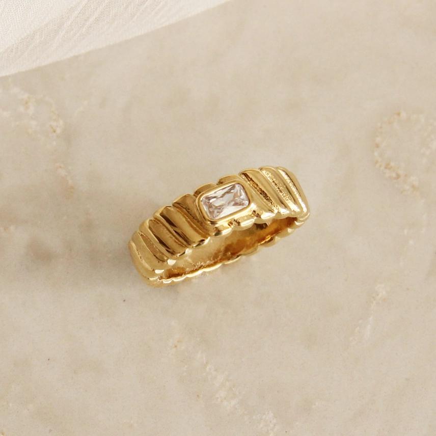 Croissant Twist Cz Cigar Band Ring .png