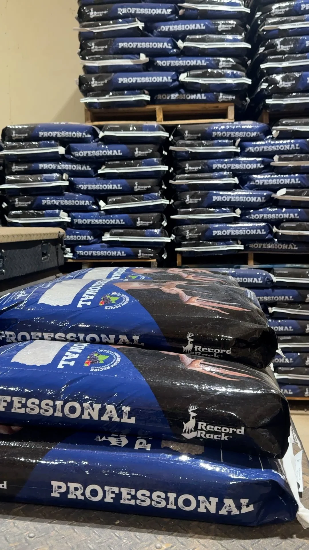 FID109_Record Rack Winter Feeding 2025-Vertical Camera-Dropbox Download-VID-IMG_6358.MOV.00_00_02_57.Still001.jpg