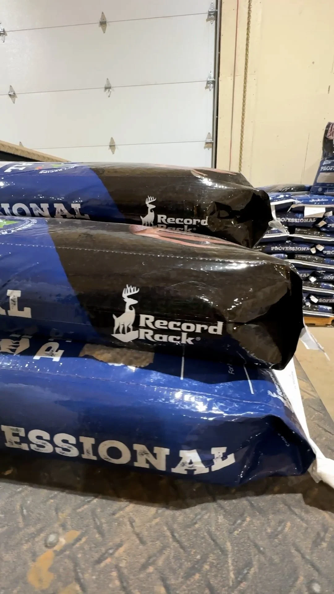 FID109_Record Rack Winter Feeding 2025-Vertical Camera-Dropbox Download-VID-IMG_6364.MOV.00_00_04_48.Still001.jpg