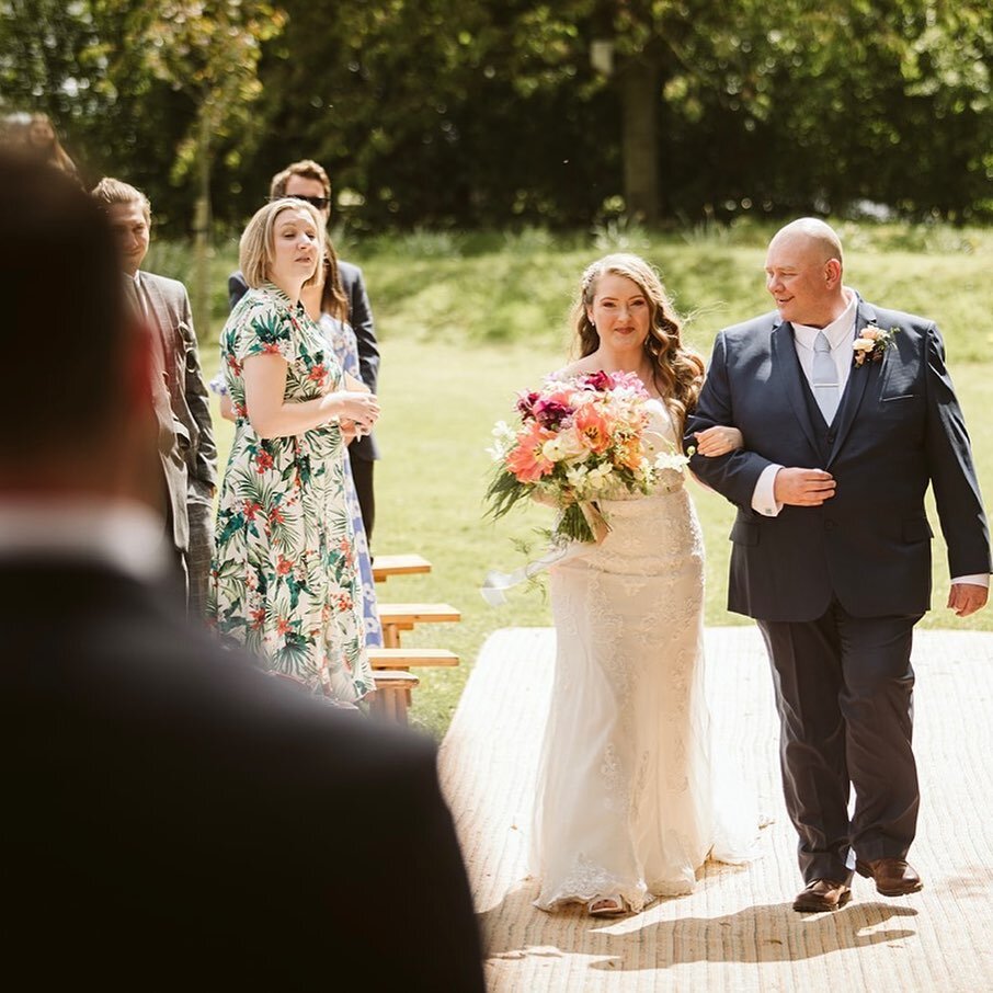 &bull; F A T H E R  of the  B R I D E &bull;

The look says it all ❤️

Captured perfectly @hannahbrookephoto 

@amylea_j looking absolutely beautiful @skipbridgecountryweddings in May when she married @renfrewjamie 

Happy Father&rsquo;s Day to all t