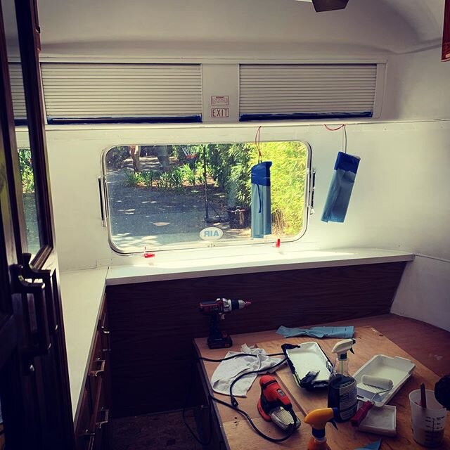 The plan was to just rip up the carpet...
#andsoitbegins #renovation @airstream #airstreamexcella #covidprojects #shelterinabeautifulplace #byebye #creamvinyl #hello #whitewalls @benjaminmoore #stixprimer