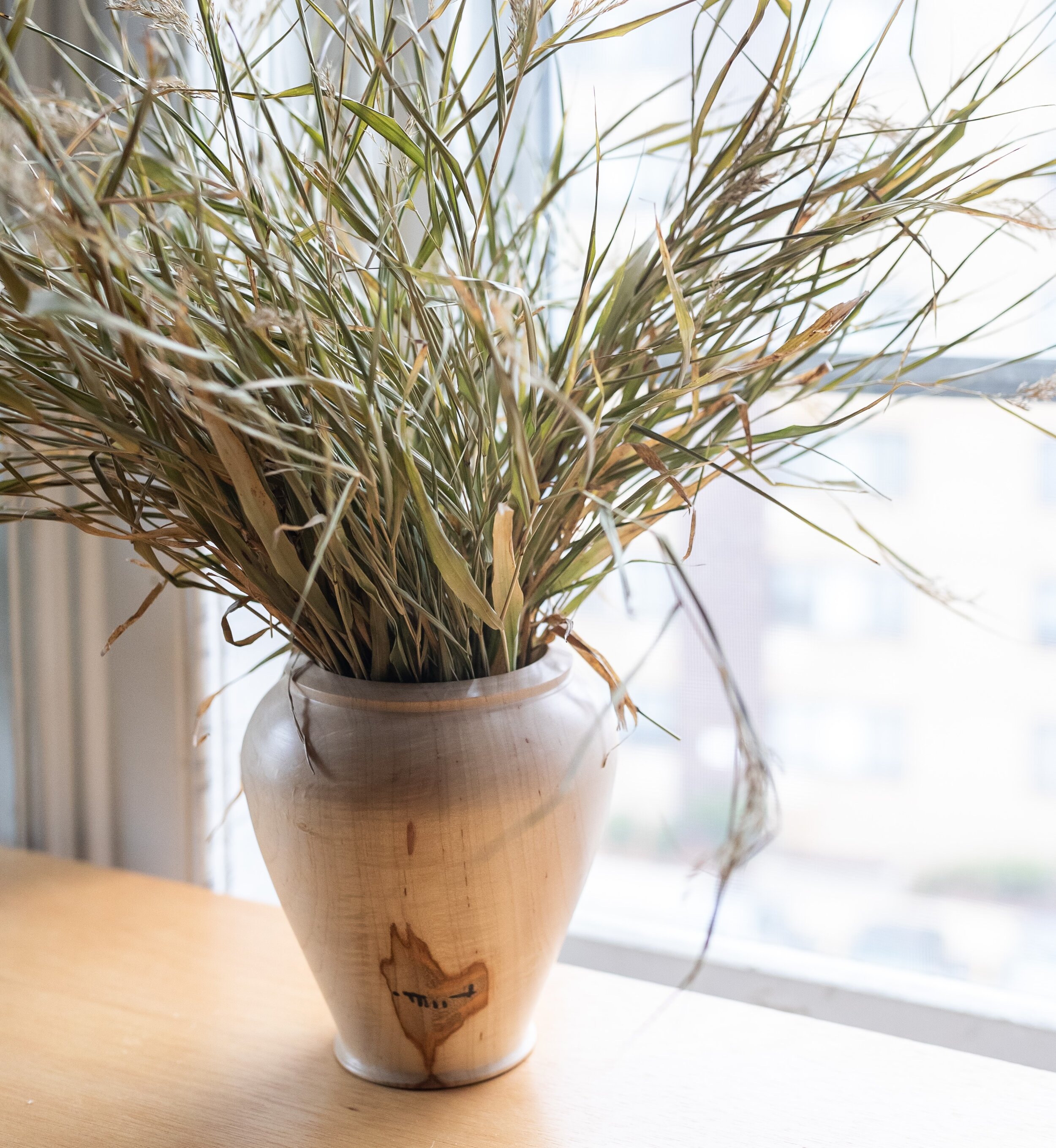 CLOS399 Ambrosia Maple Vase