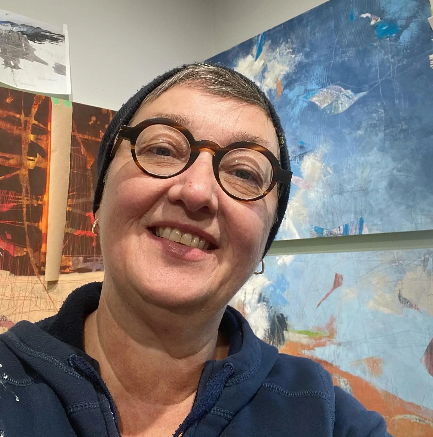 I guess summer is over. I had to pull out my studio toque this morning! Things warm up in the afternoon when the sun comes around this side of the house. 

#lorisokolukart #artiststudio #yegartist #studio28artist #albertaartist #artstudiofashion
