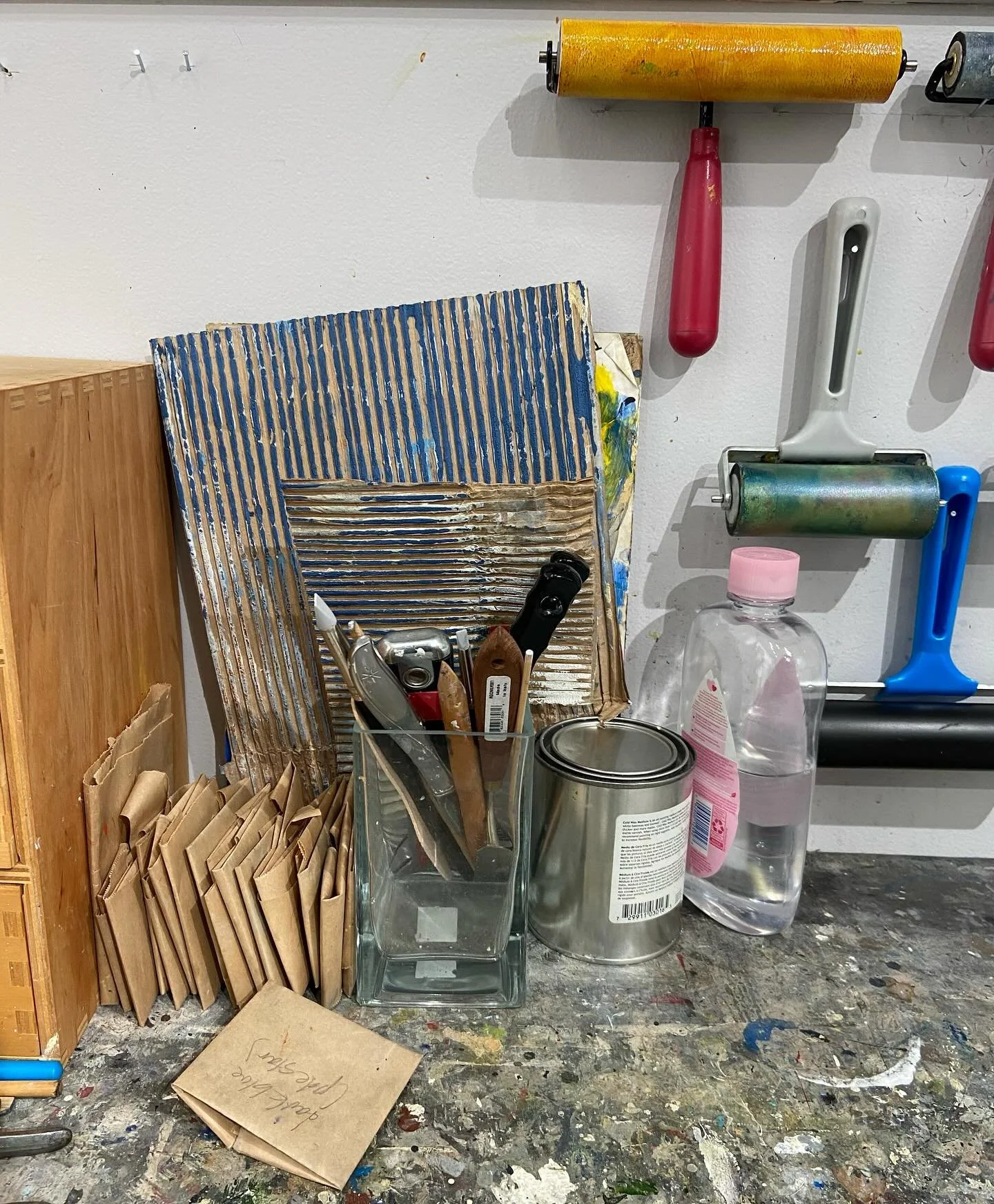 My studio work table. I store extra mixed paint in folded freezer paper packets. I love that oil paints don&rsquo;t shift colour or darken when they dry. 

#lorisokolukart #artiststidio #contemporarycanadianpainter #albertaartist #studio28artist #oil
