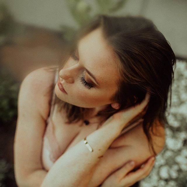 My head fills with Lana lyrics whenever I try to come up with a caption for Jenna’s photos ... 💕
Model + Collaborator: @missblazewithak •
•
•
#canon #canon5d #canon5dmarkiii #portrait #girl #portraitphotography #warm #natural #summer #summerinspo #f