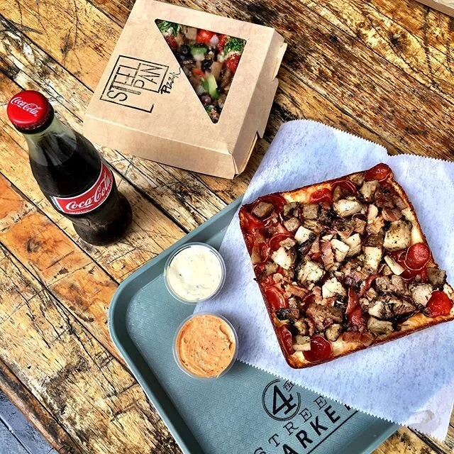 On #NationalPizzaDay, you get one to stay &amp; one to go! 🤤

#SteelPanPizza #OscarsParty