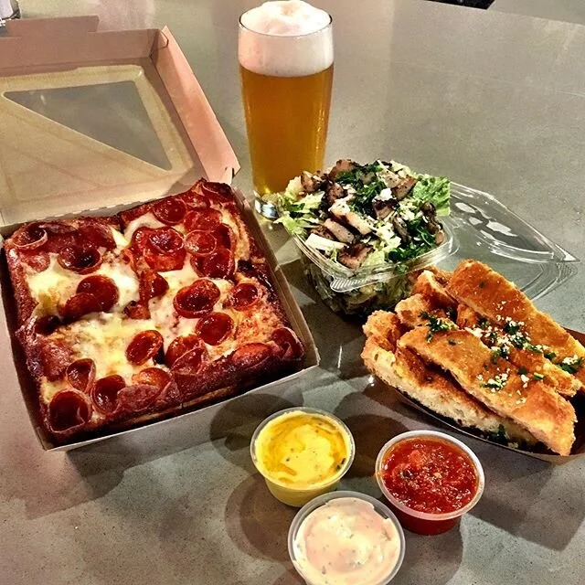 Quite the night in @4thstreetmarket with @SteelPanPizza &amp; @TheBruery featuring this spread while hanging out with friends at @Recess_DTSA!

Get in here to fill up on everything delicious from #OrangeCounty!

#SaturdayNightVibes