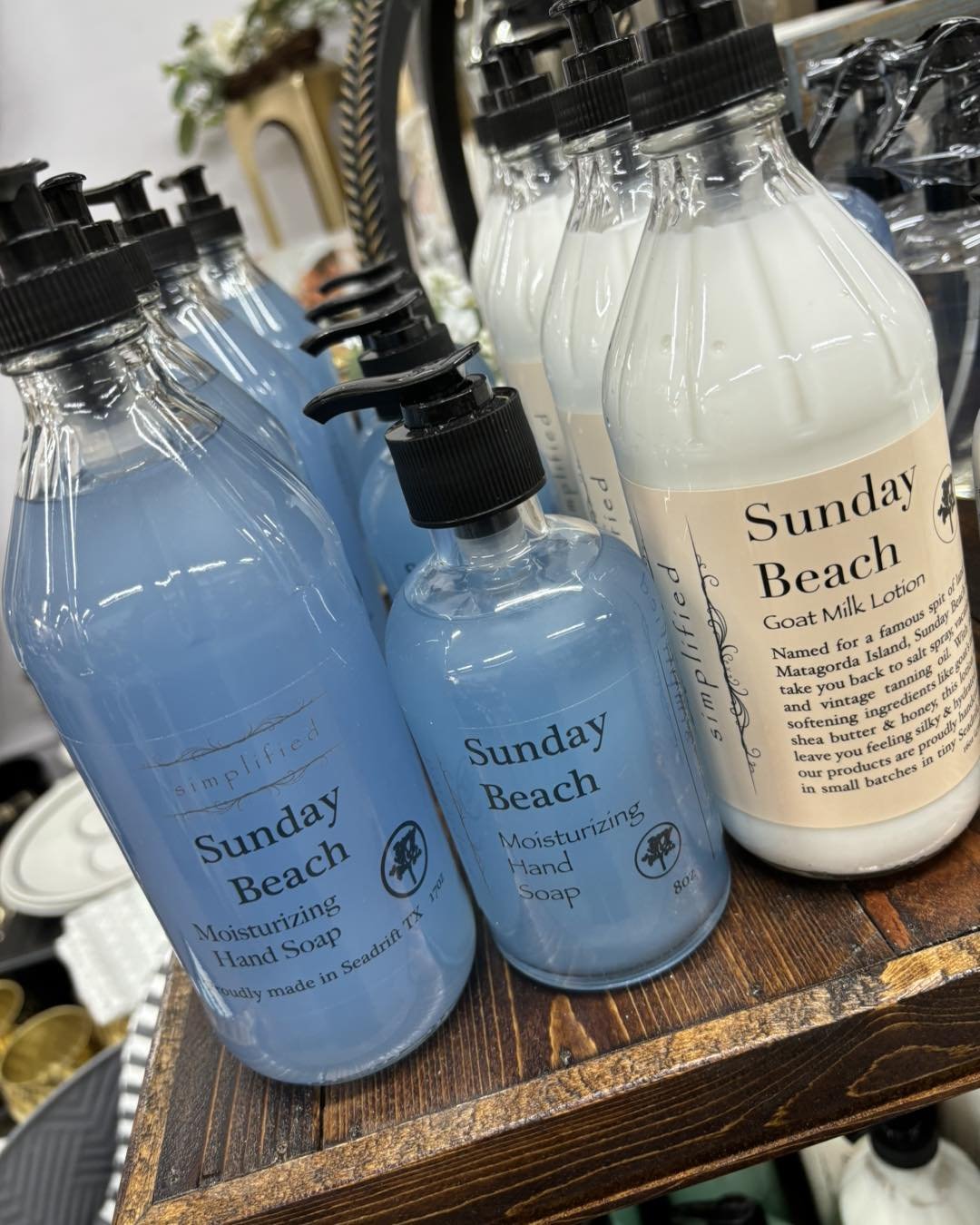 Always a favorite for any occasion!  Hand soaps and lotions! 🌸
Blossoming Creations!  Downtown and remember the seasonal greenhouses are now open too!  Stop down and see Shell @1604 18th Street🌸 #blossomingbydesign #emmetsburgiowaflorist #emmetsbur