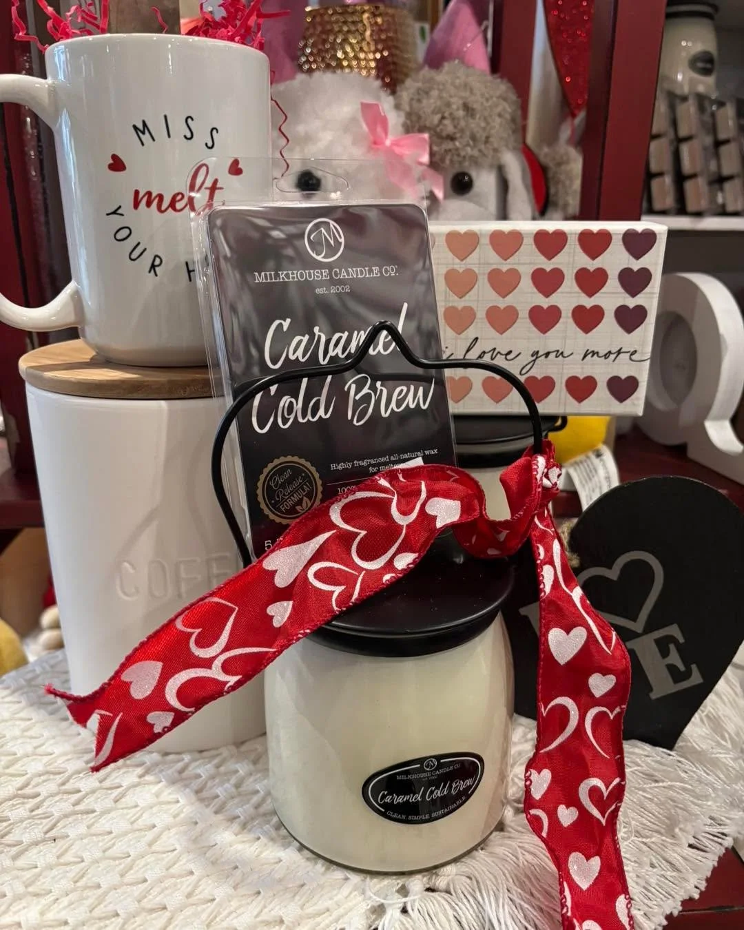 And we can&rsquo;t forget about our coffee drinkers ❤️. Coffee canister, mugs, coffee packets&hellip;are you like me and don&rsquo;t drink coffee but love the smell!  Caramel Cold Brew candles and wax melts are amazing!  Stop and smell them-you will 