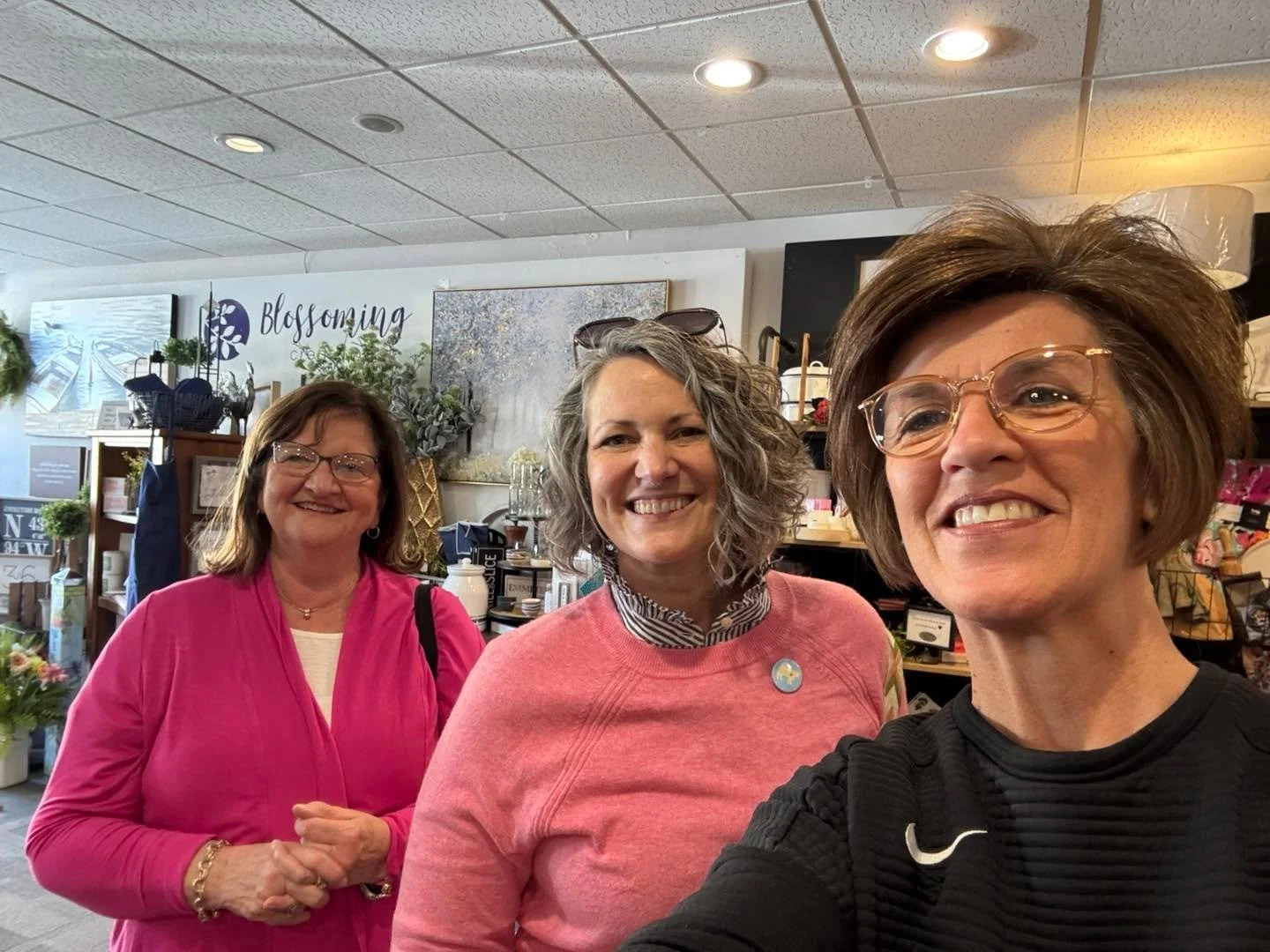 Here&rsquo;s what I love about Iowa and this little shop of ours!  Sarah and her mom, Mary were the sweetest!  And another fun fact&hellip;Sarah is the creator of the &ldquo;Butter Cow&rdquo; 🐮 Thanks for stopping by today!  Blossoming Creations, Em