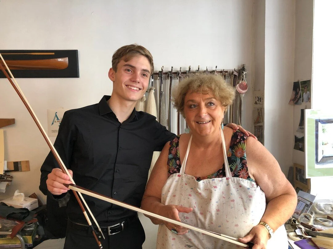 Visiting with First Ever Woman Bow Maker in Paris - 17 Years Old⁠
⁠
#violin #bowmaker #paris #music4happiness #musicaroundtheworld #learning