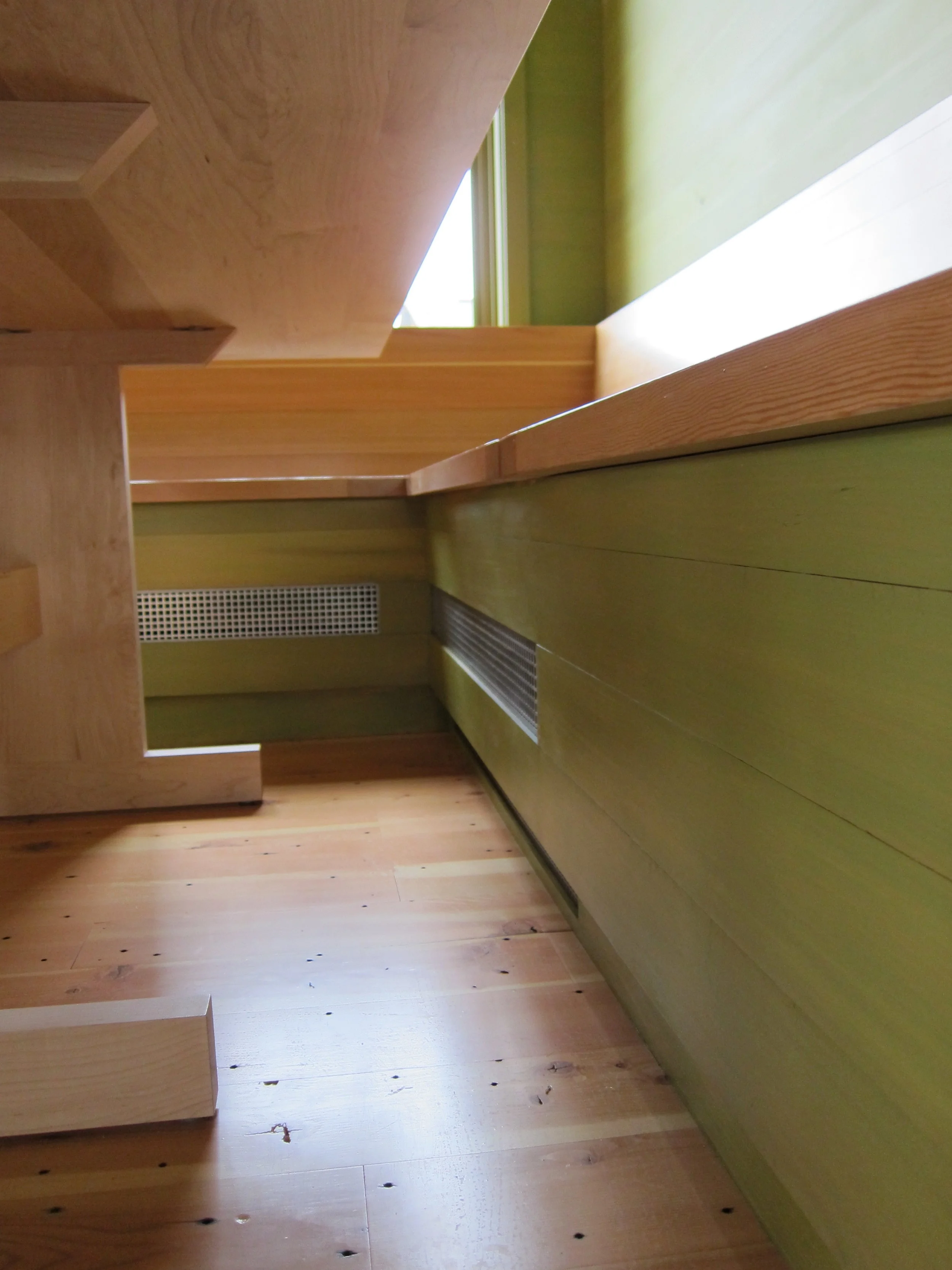 AVIS GR_PROGRESS_2012_0518_075_LB_CH_dining nook bench heat.JPG