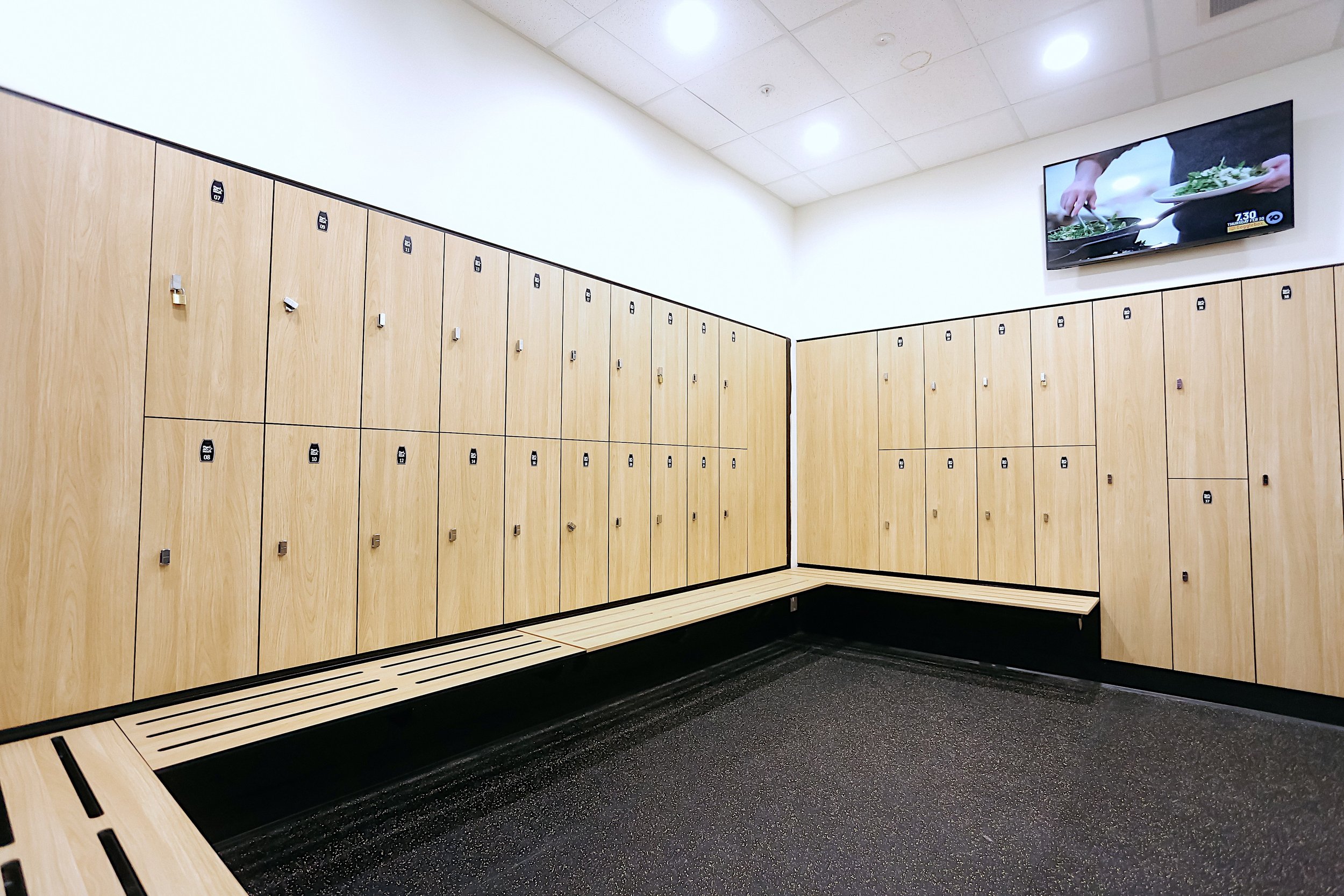Planet Fitness Penrith_Locker Room Joinery.jpg