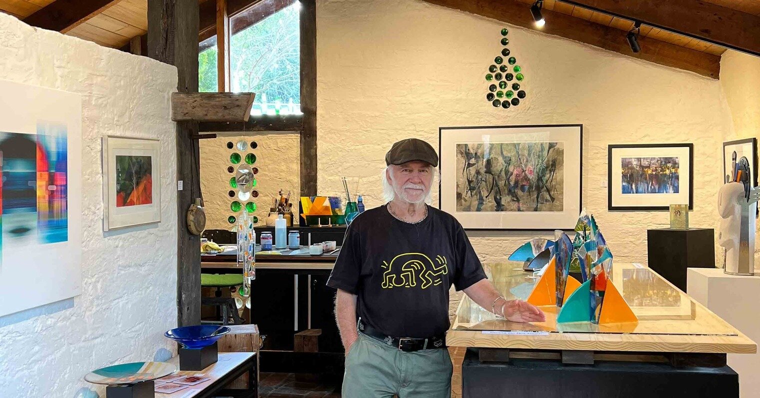 Wayne Rankin
Zone B &mdash; 01 &mdash;Glass &amp; Sculpture

Wayne is open today and next weekend 10am-5pm. Pay him a visit and see his work in his studio ! 39 Osborne rd, North Warrandyte
Wayne works with printmaking, glass and sculpture inspired by
