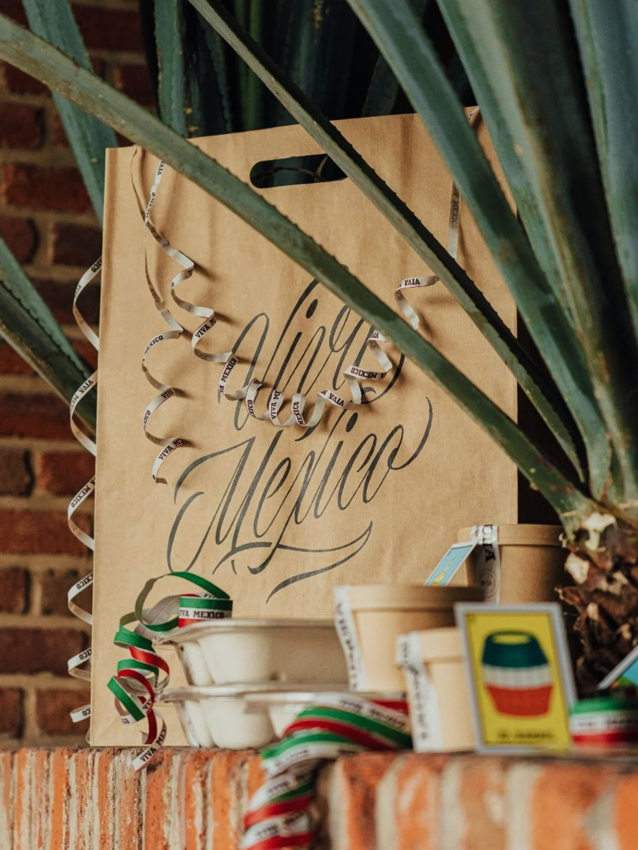 🇲🇽✨ &iexcl;Viva M&eacute;xico! ✨🇲🇽
Este 15 de septiembre celebramos nuestras ra&iacute;ces con una noche llena de sabor, tradici&oacute;n y alegr&iacute;a.
Mariachi en vivo, un mago invitado y juegos de verbena mexicana 🎶🎩🎉

⸻

🌮 MEN&Uacute; 