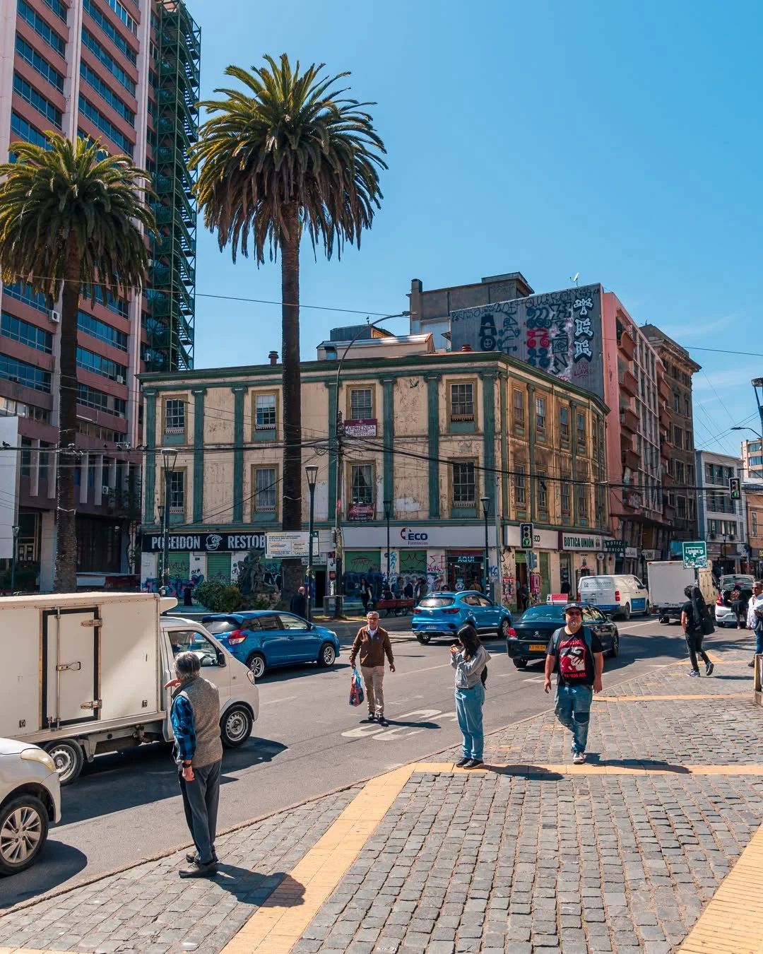 Valpara&iacute;so &ndash; The Colorful Soul of Chile&rsquo;s Coast. #valparaiso #chile🇨🇱 #southamerica #bocklet
#iveco
#ivecocampervans 
#ivecodaily4x4
#daily4x4
#customcamper
#overland
#overlander
#offroad
#outdoor
#roadtrip
#lifeofadventure
#expe