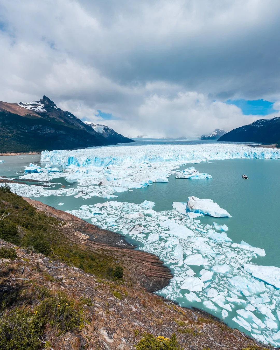 Face to Face with Patagonia&rsquo;s Most Famous Glacier. #peritomorenoglacier #elcalafate #argentina🇦🇷 #southamerica #bocklet
#iveco
#ivecodaily4x4
#daily4x4
#customcamper
#overland
#overlander
#offroad
#outdoor
#roadtrip
#lifeofadventure
#expediti
