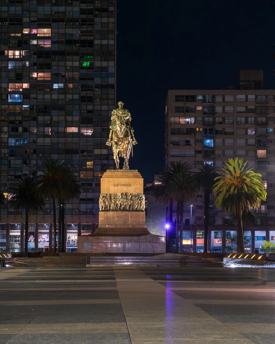 Under the Lights of Montevideo. #montevideo #uruguay🇺🇾 #southamerica #bocklet
#iveco
#ivecodaily4x4
#daily4x4
#customcamper
#overland
#overlander
#offroad
#outdoor
#roadtrip
#lifeofadventure
#expeditiontruck  #lifeontheroad 
#dailylife 
#ontheroad 