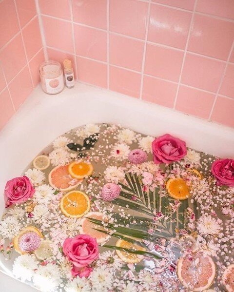 As if my weekend goals were already captured 🤤
Anyone can achieve this relaxing vibe at home! 
Fill your tub and just add:
&bull; your favorite bath salts 🛁
&bull; flower petals 🥀
&bull; light a yummy candle🕯
&bull; DONT FORGET your glass of wine